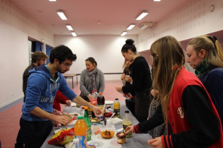 La journée se termine par un buffet... (Club Photos ENVT ©)